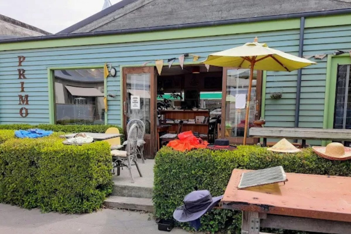 Primo e Secundo café in Methven with outdoor seating.