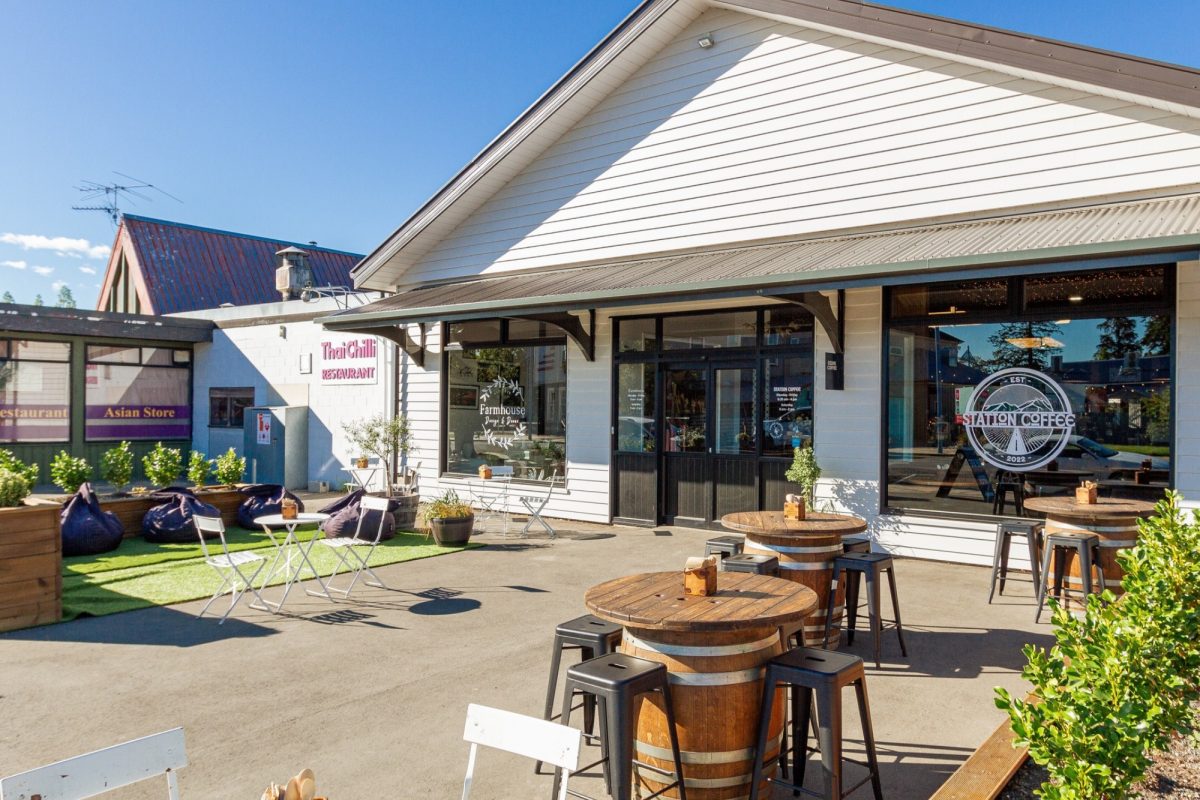 Outdoor seating at Station Coffee café in Methven.